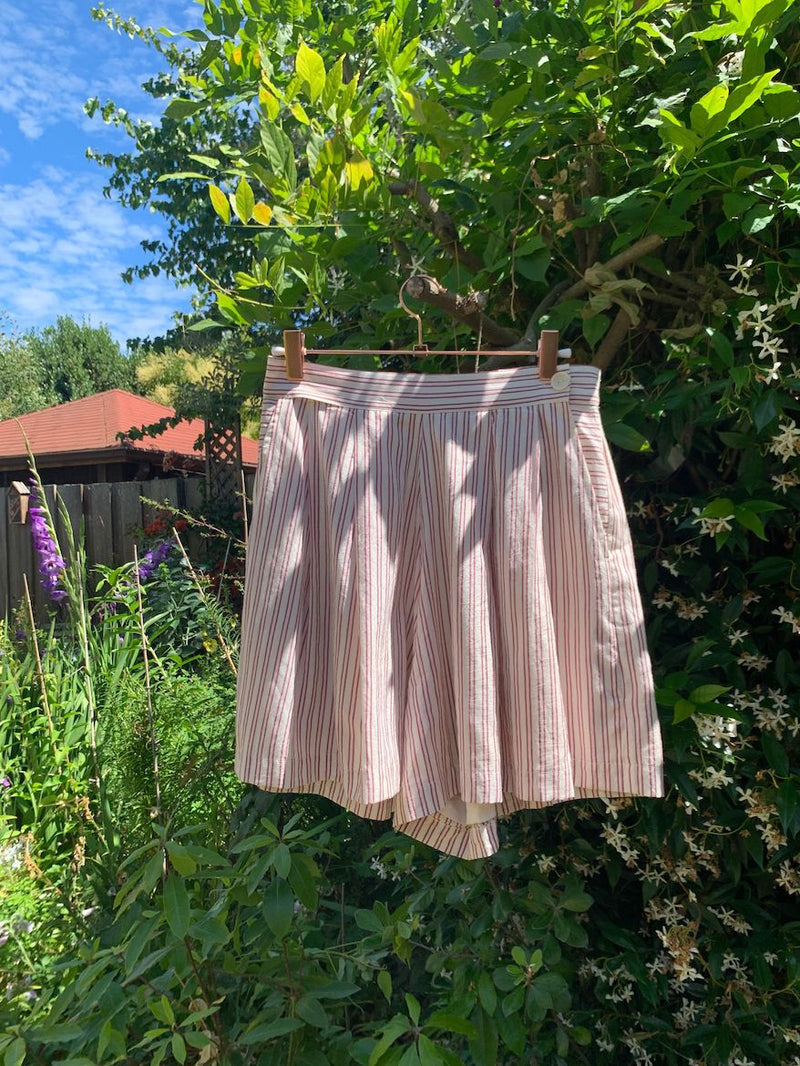 Lola Shorts, geranium stripe